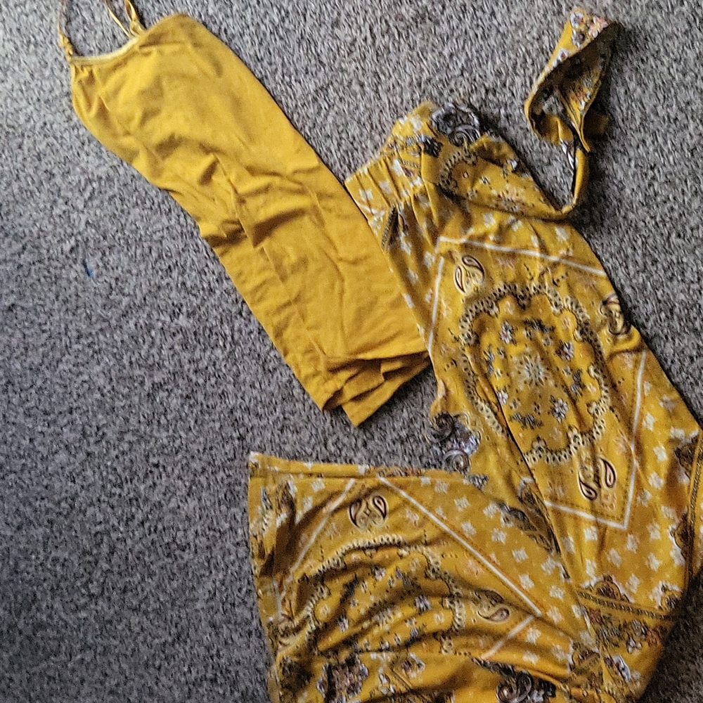 Gorgeous outfit size size 1X pants with strap with stretchy large top